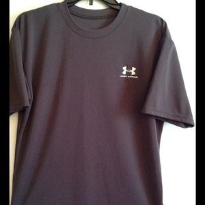 ✅ SALE, Under Armor men's dark gray short sleeve