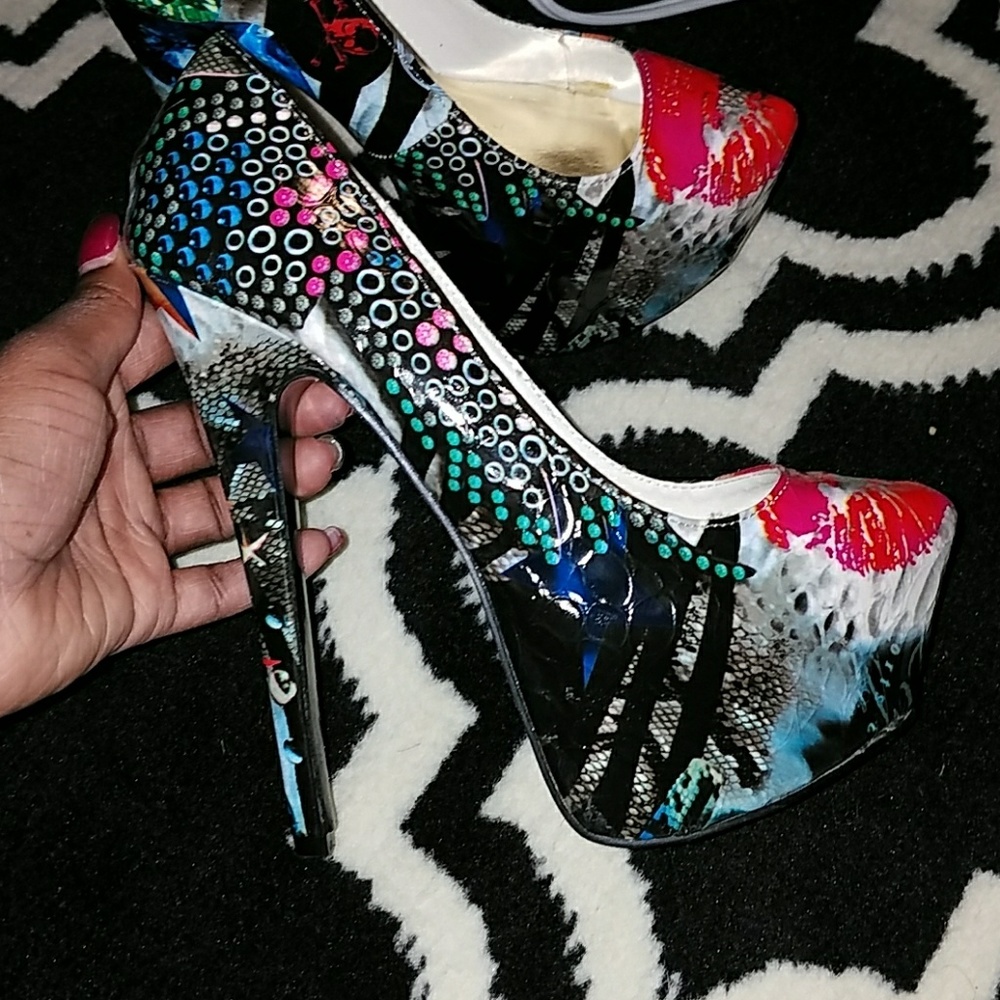 Shoes - Picture 2 of 4