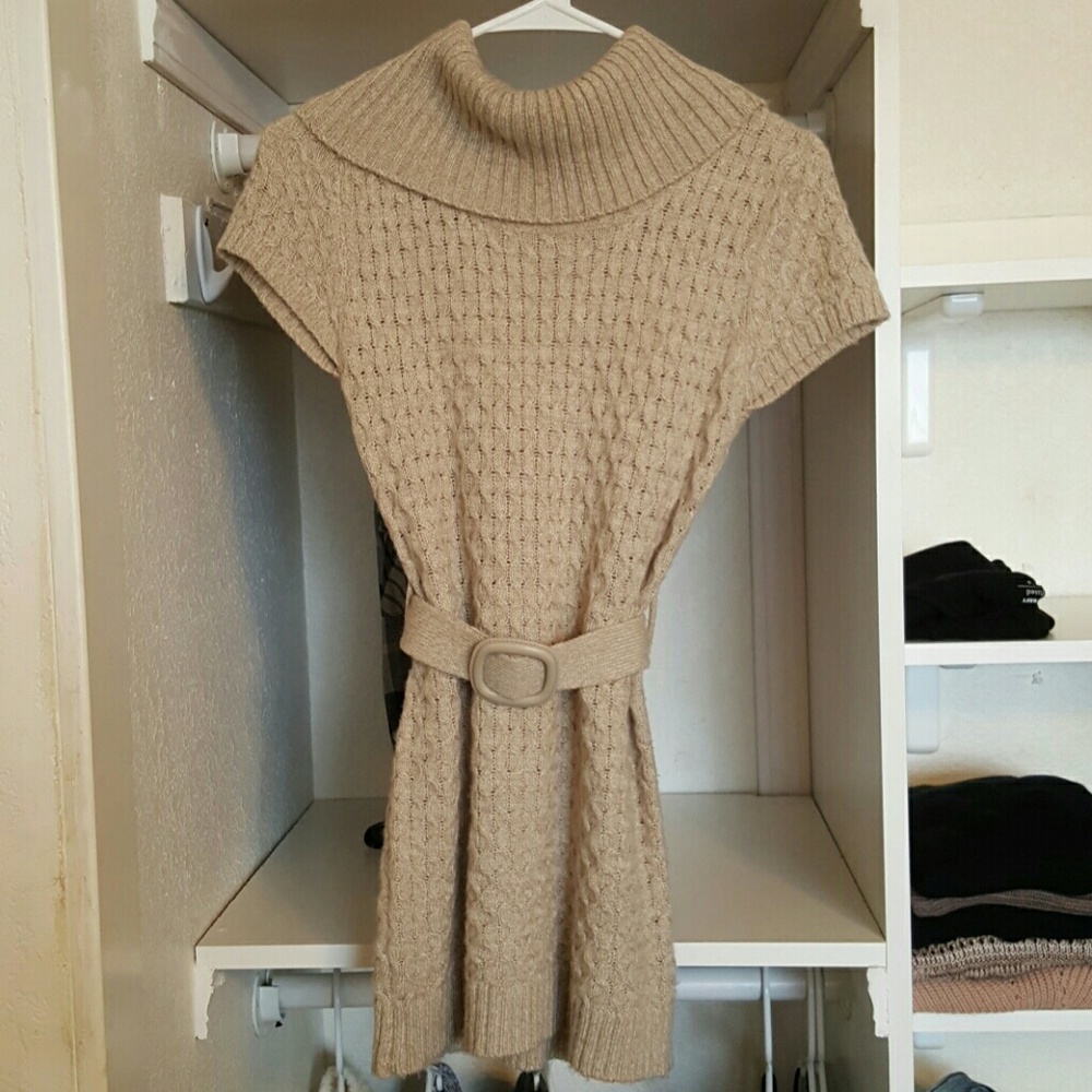 Short sleeve sweater