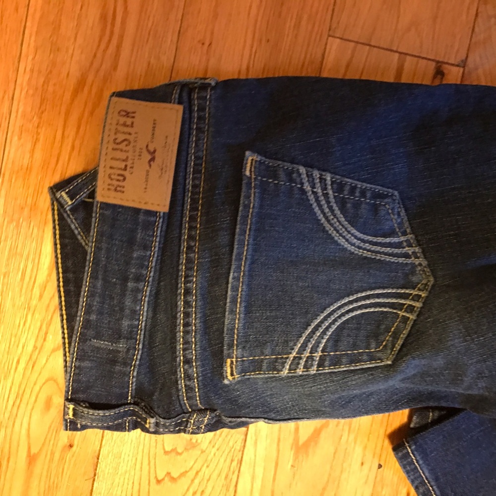 NEVER WORN Skinny Jeans