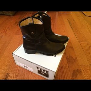 FRYE Melissa short button boot 9.5