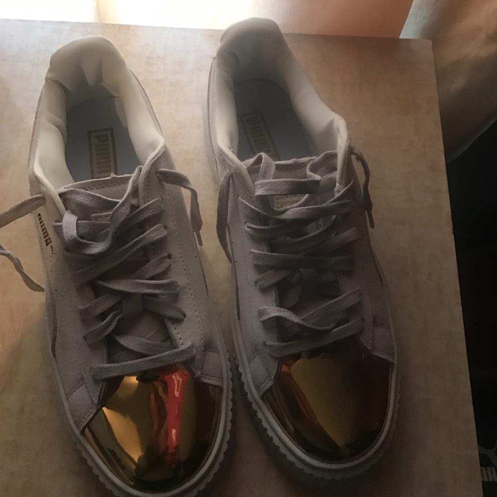 Golden Toe puma's