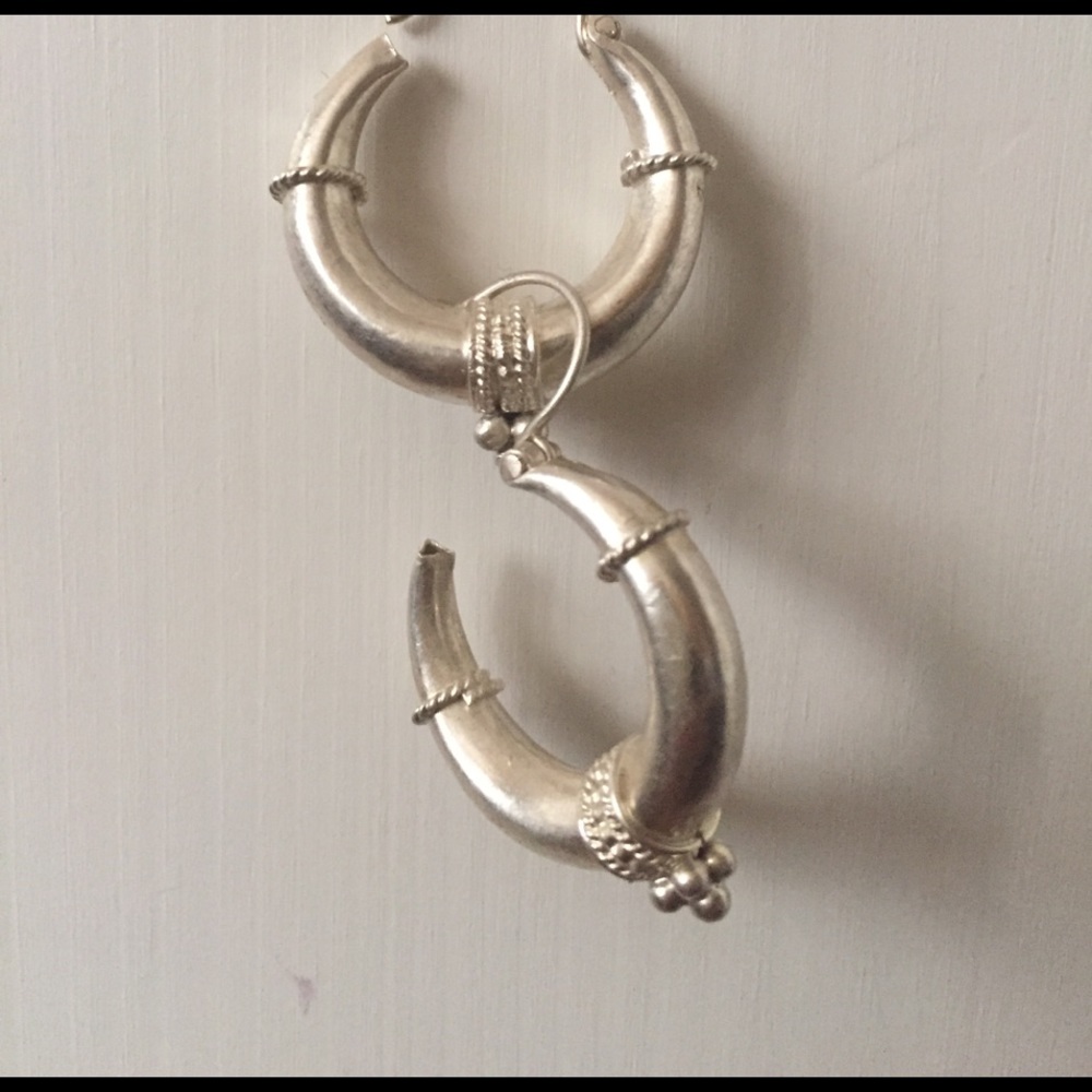 Silver ear ring
