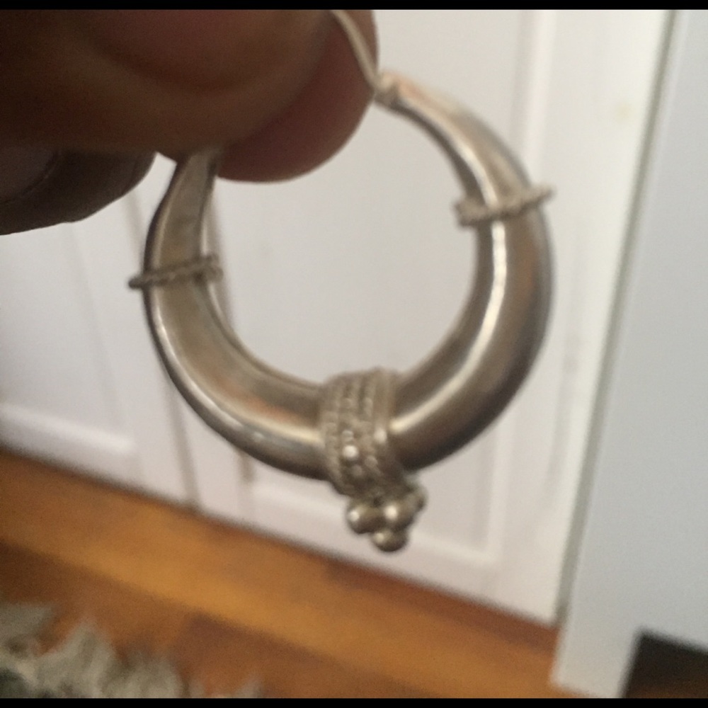 Silver ear ring - Picture 2 of 3