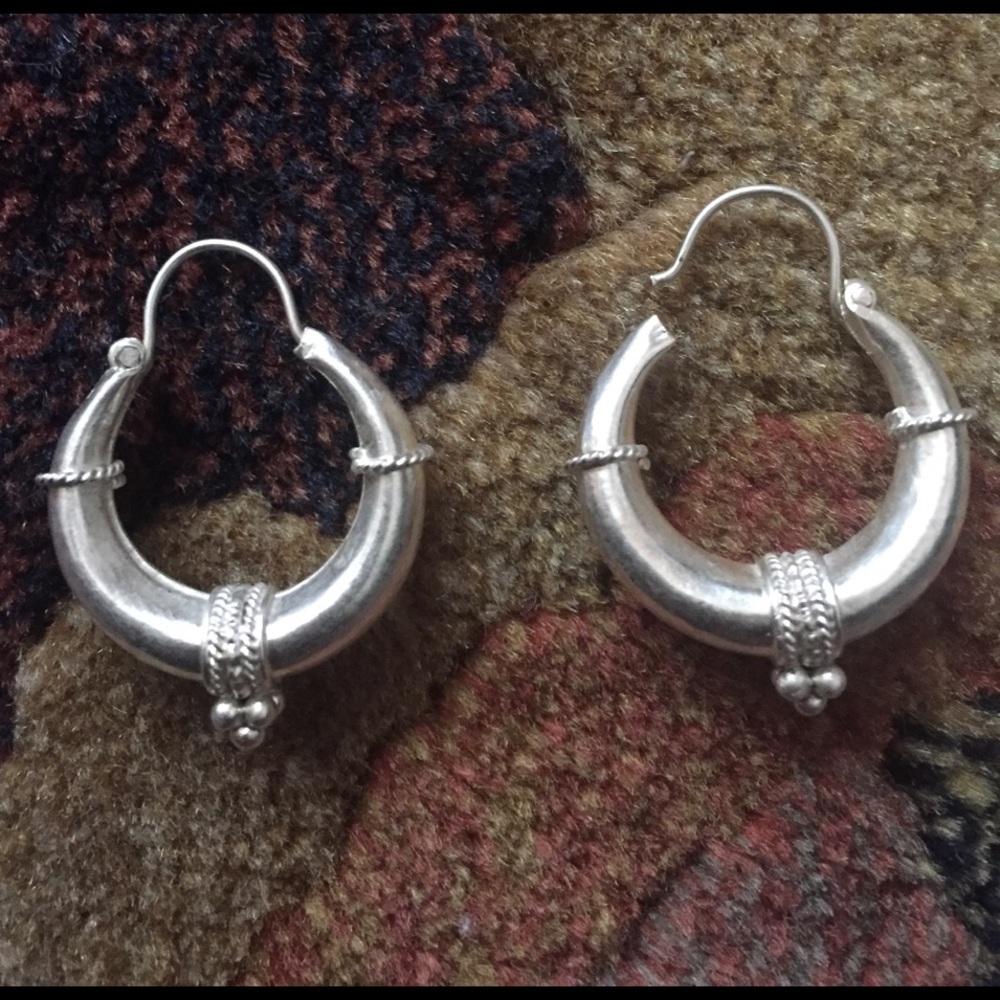 Silver ear ring - Picture 3 of 3