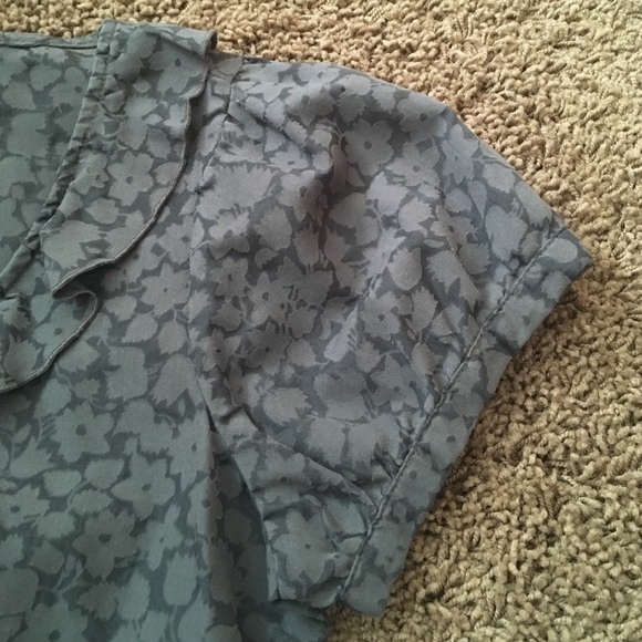 The Limited gray sheer top - S - Picture 4 of 8