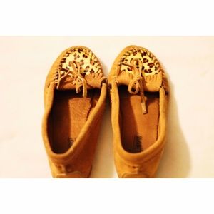 Minnetonka Cheetah Mocs. Size 8.5