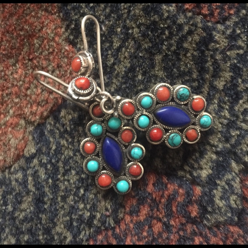 Silver ear ring. - Picture 2 of 3