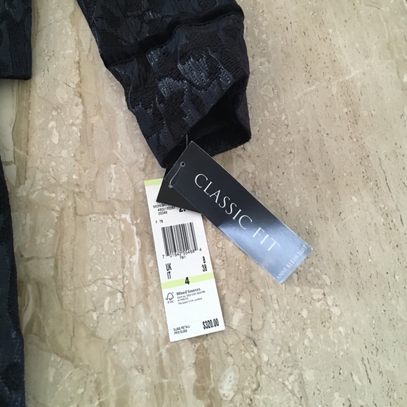 Suit - Picture 4 of 4