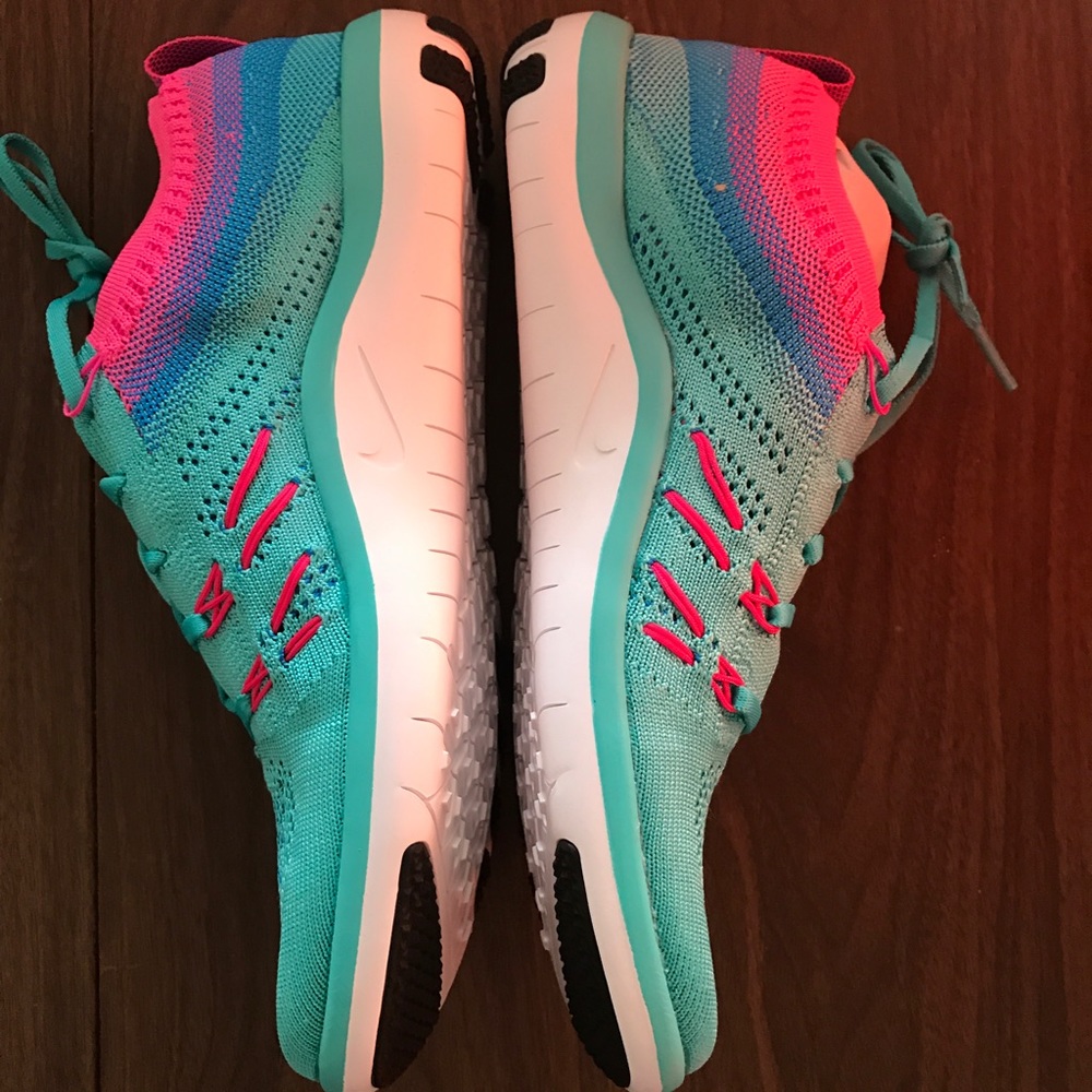PRICE DROP👇Women's Nike Free Tr Focus Flyknit - Picture 3 of 4