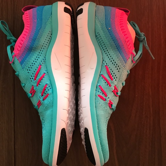 PRICE DROP👇Women's Nike Free Tr Focus Flyknit - Picture 3 of 4