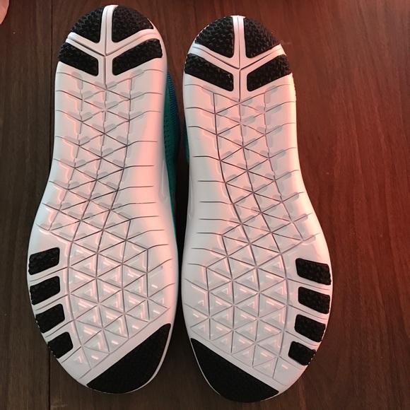 PRICE DROP👇Women's Nike Free Tr Focus Flyknit - Picture 4 of 4