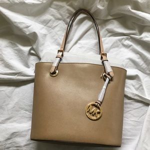 💝NEW!! Michael Kors Medium Jet Set💝