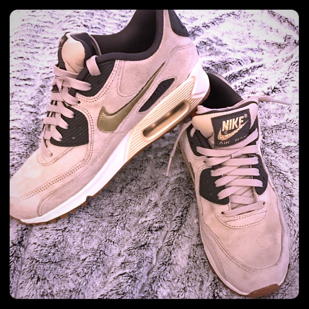 Great Barely used Nike Air max in Gold suede size7