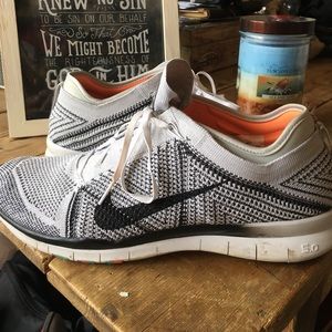 Nike free tr flyknit grey/black / white