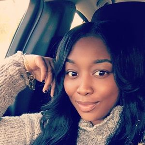 Meet your Posher, Alexis