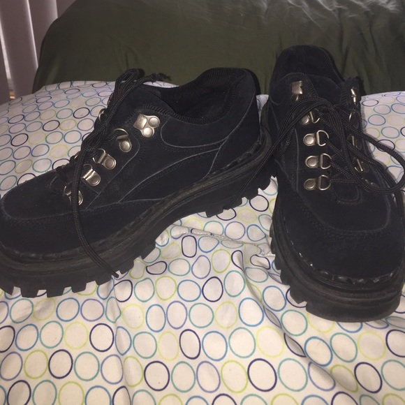 what stores sell soda shoes