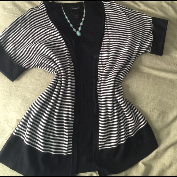 Chic black and white stripe short sleeve sweater - Picture 1 of 1