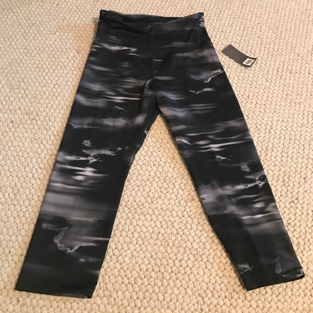 NWT old navy fun pattern crop leggings size medium