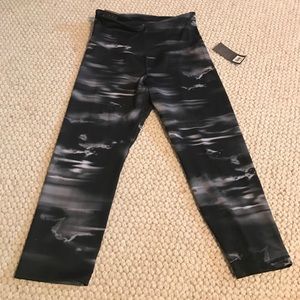 NWT old navy fun pattern crop leggings size medium