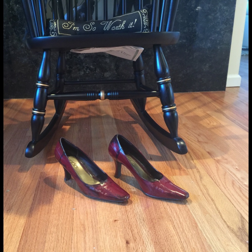 Red Pumps by Moda