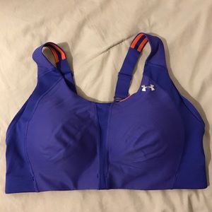 Under Armour: Armour Bra heat gear 36D