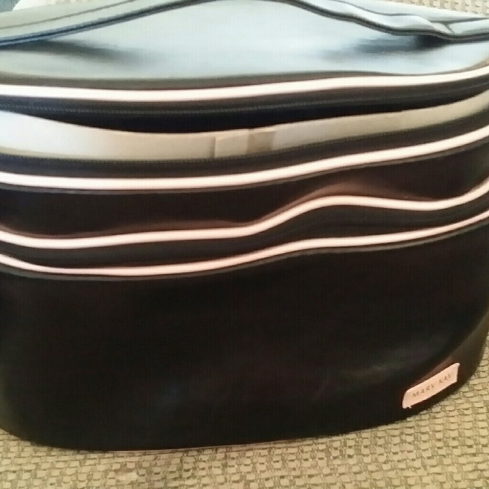 SOLD.   Mary kay cosmetic bag