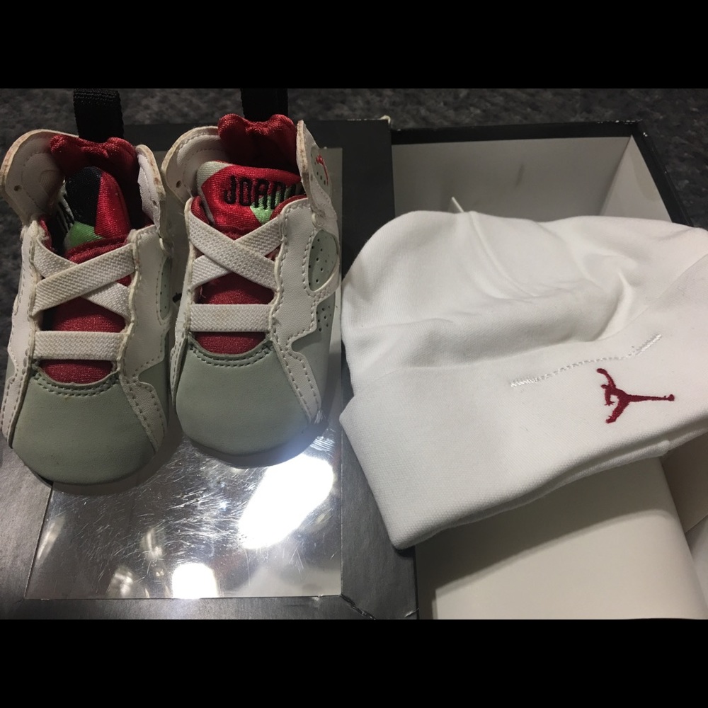 ❌SOLD❌ Infant Jordan sneakers w/hat sz 2C red/gray