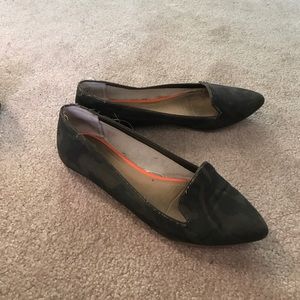 GAP camo pointed flats