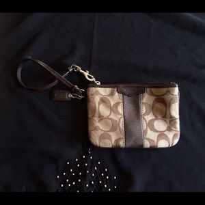 Coach Wristlet ❤️