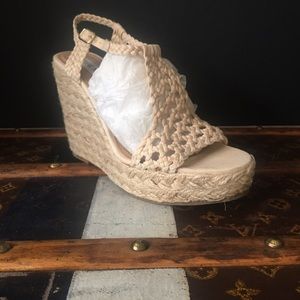 Steve Madden Manngo Wedge *never worn*