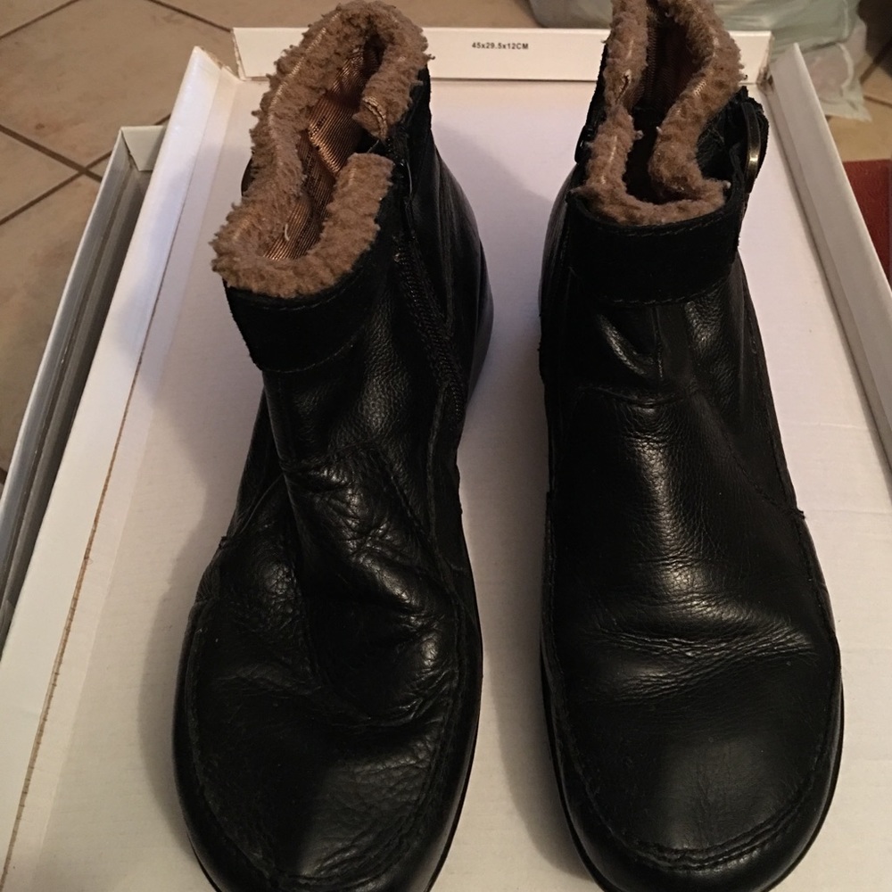 Easy Spirit Boots with Faux Sheep Skin lining