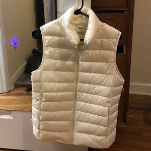 UNIQLO puffy white vest