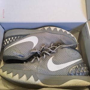 Kyrie 1
