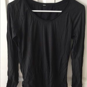 Lululemon black top with die cuts size 6