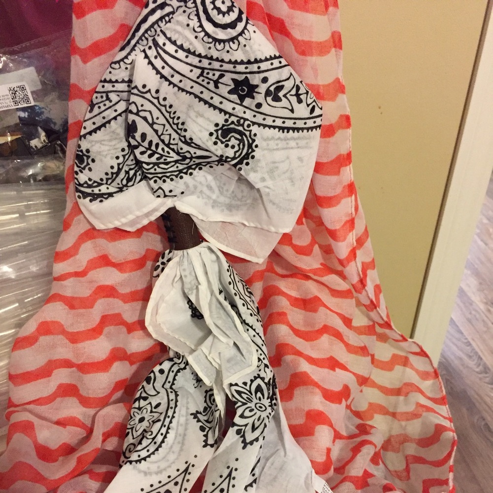 💕 Black/White Bow Knot Scarf! 💕