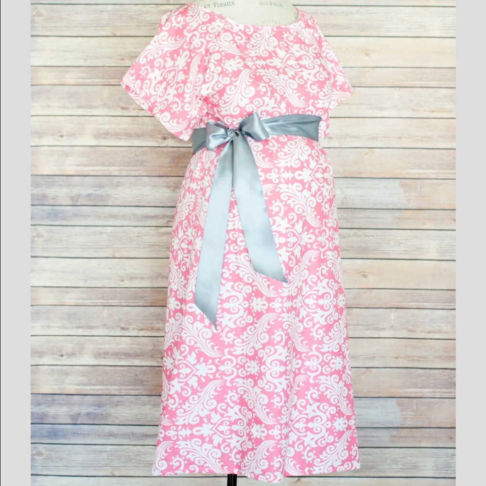 Pink Damask Labor + Delivery Gown | Medium(8-10)