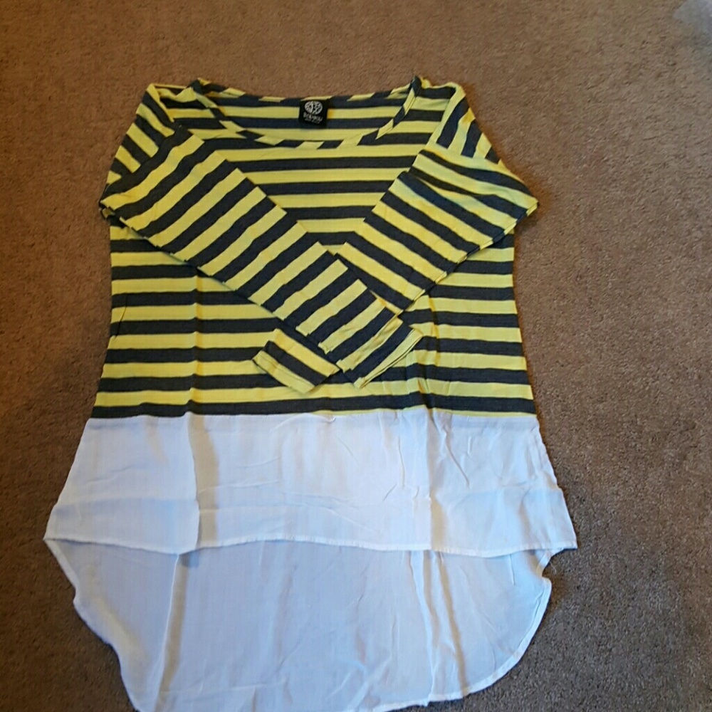 Yellow and gray bobeau tunic