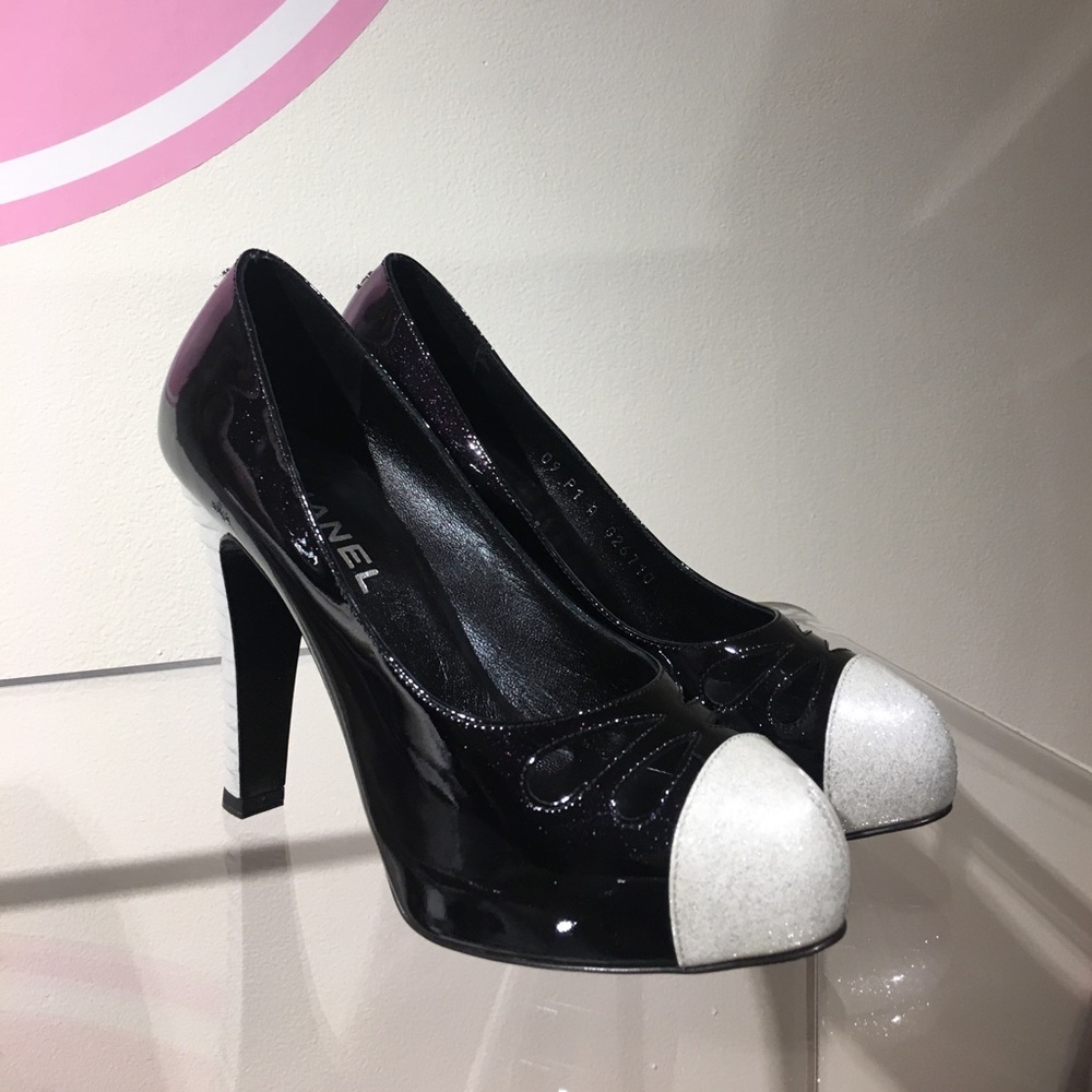 Chanel patent pump