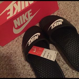 Nike benassi slides