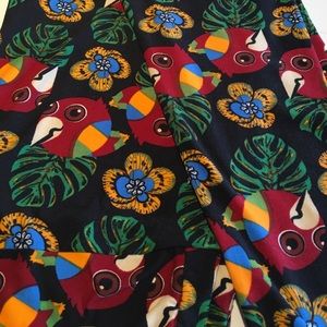 LuLaRoe parrots tc leggings. So unicorn.