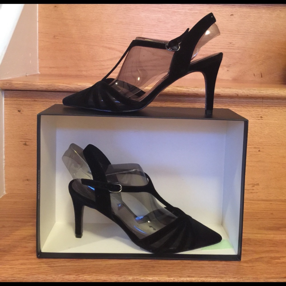 Black Velvet Shoes by Adrianna Papel