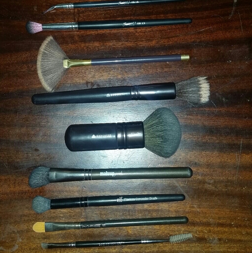 Huge Makeup Brush Bundle - Picture 2 of 8