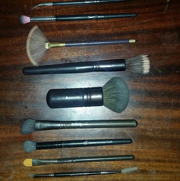 Huge Makeup Brush Bundle - Picture 5 of 8