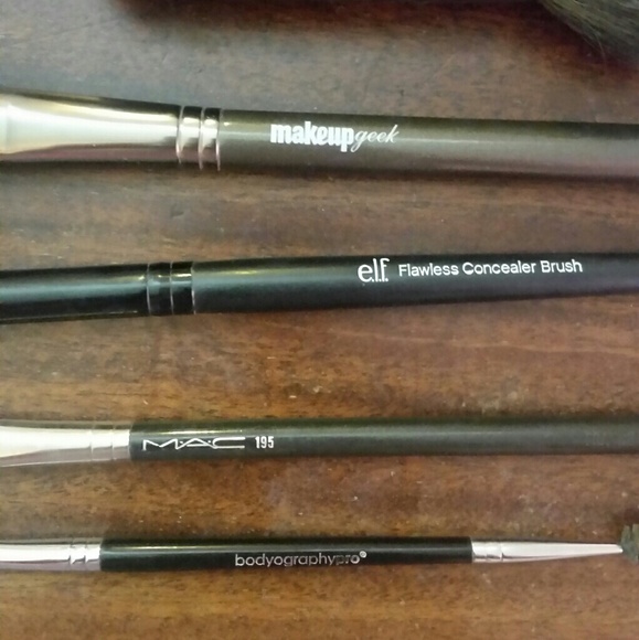 Huge Makeup Brush Bundle - Picture 6 of 8