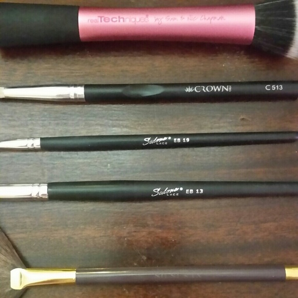 Huge Makeup Brush Bundle - Picture 7 of 8