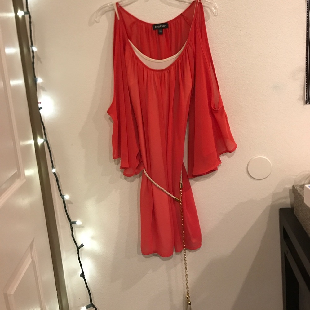 Bebe open arms dress with rope and chain belt