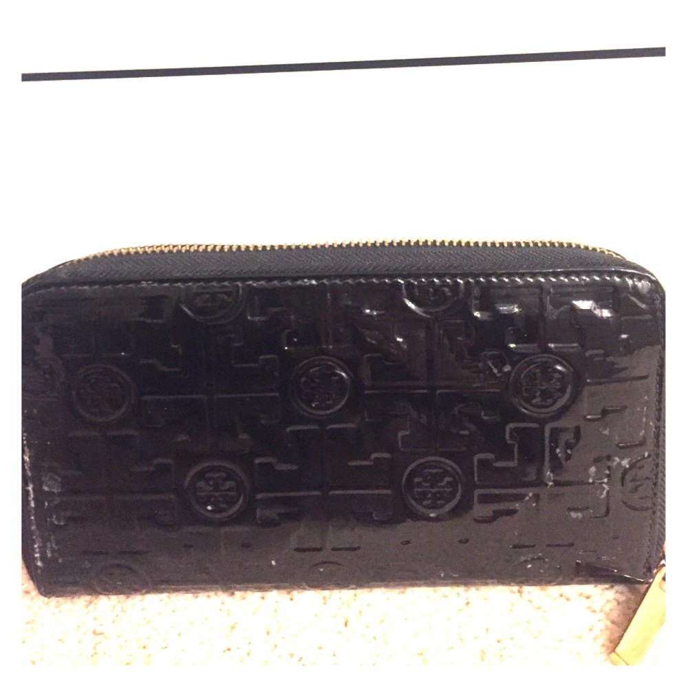 Tory Burch Black patten leather zip wallet