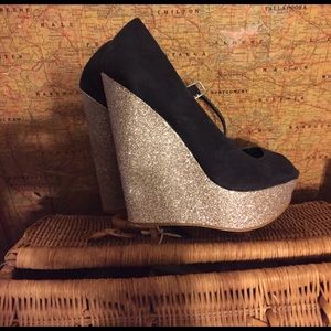 Black GLITTER Steve Madden Wedges!