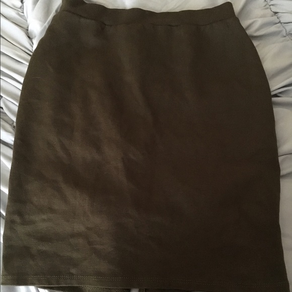 Green mini skirt - Picture 2 of 4